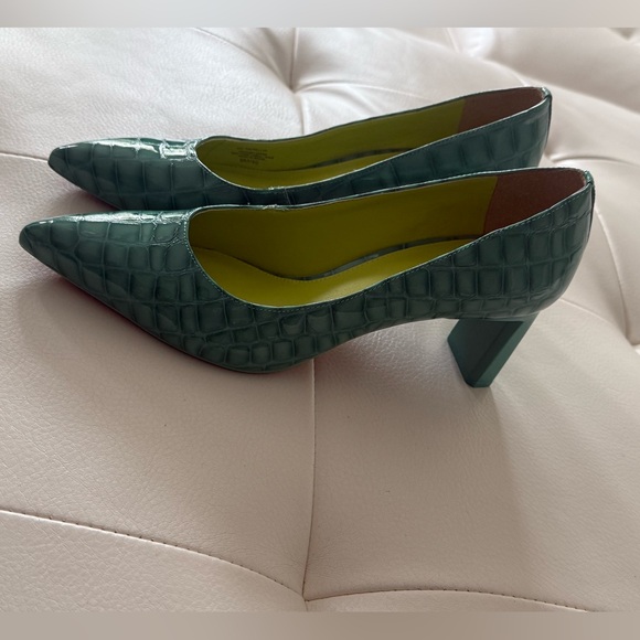 Vince Camuto Teal Crocodile Pattern Heels - Picture 7 of 11